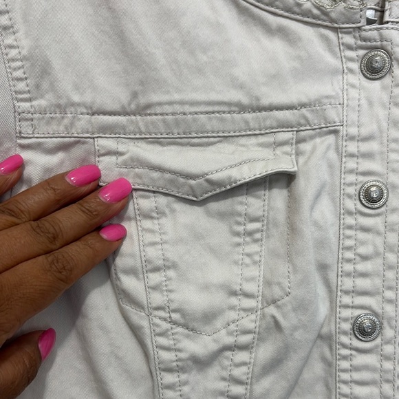 Ami Cream Cropped Blazer with Relaxed Fit - Picture 3 of 8